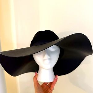 BcbgMaxAzria black leather/wool wide brim hat